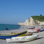 View of French beach with boats on Gitesearch website