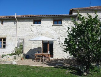 Terrace area of Le Noisetier holiday gite, France