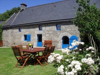 Le Crann Two cottages sleeping 16 in total (Wisteria Cottage in photo)