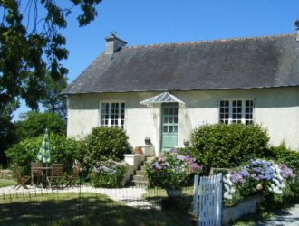 La Belle Maison, Breton cottage with enclosed garden