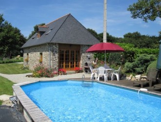 Garden cottage with heated swimming pool