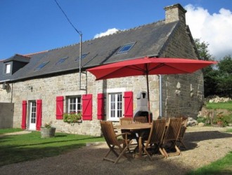 Bramble Cottage with private heated swimming pool