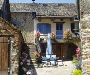 Coquelicot with its own entrance private patio and balcony