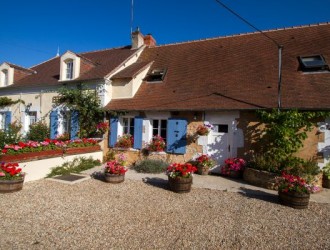 Sunflower Cottage and the front terrace