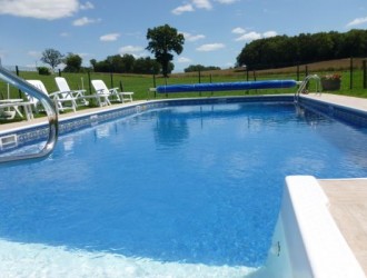 10m x 5m swimming pool gently sloping with 2.5 Roman steps.