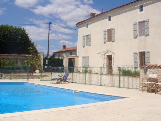Les Hirondelles Self Catering in France