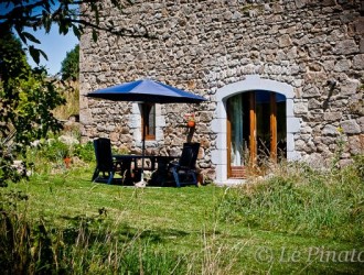 You can spend many lazy hours in the sun in your own garden. There is plenty of space to park your car.