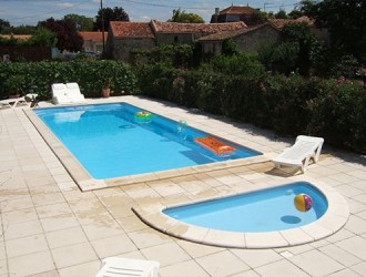 Pool and children's splash pool.