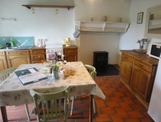 Zepherine cottage's kichen/dining room